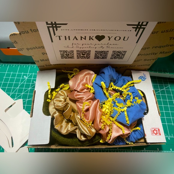 Hair accessory bundle, 21 counted items. BOX 2264 - Picture 4 of 6